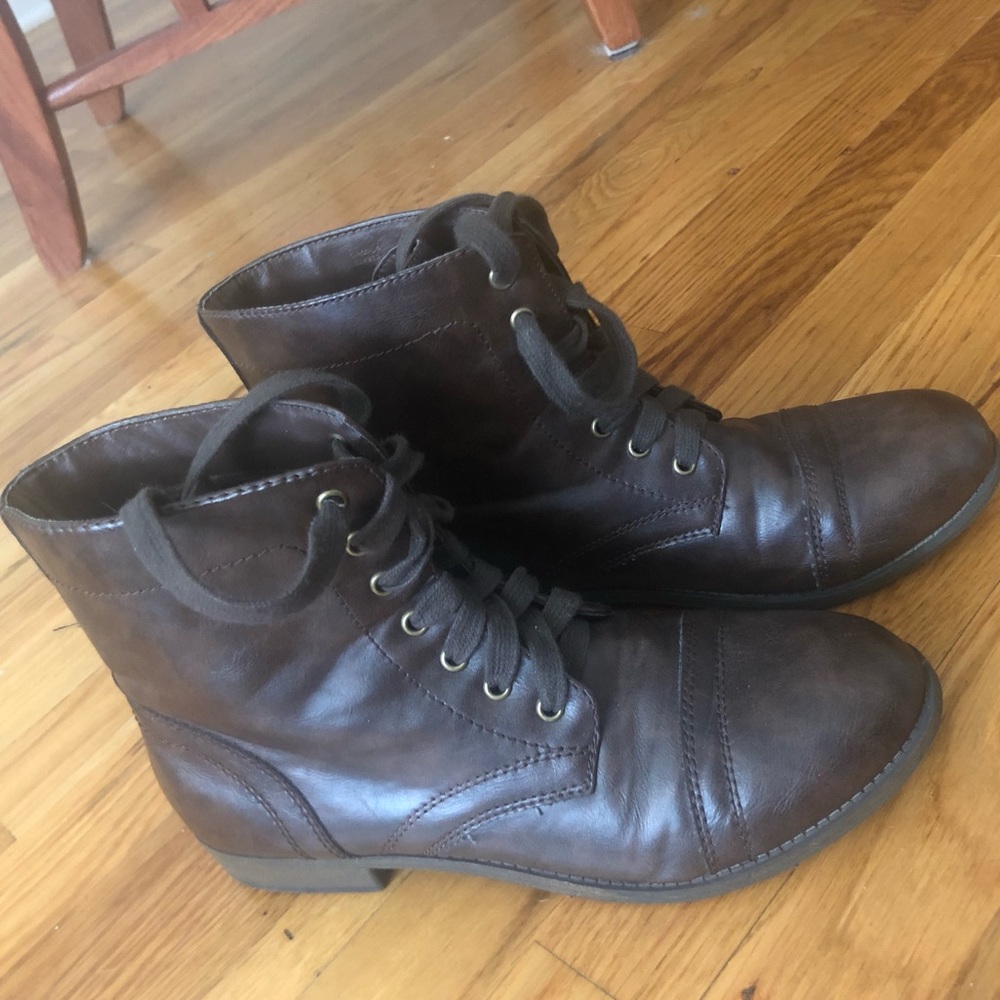 Stylish woman tie-lace up boots